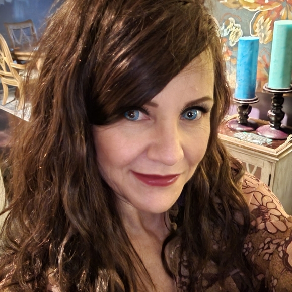 Meet your Posher, Shelley - Picture 1 of 1